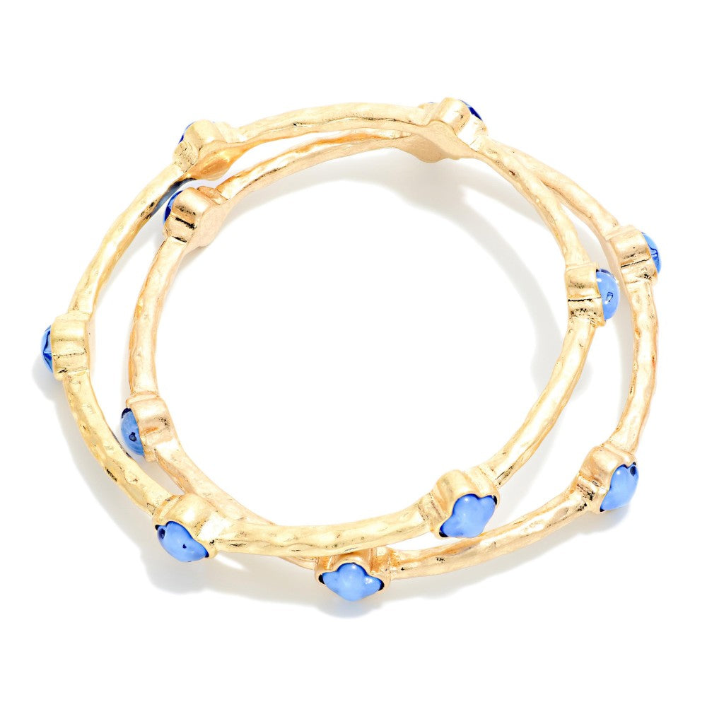 Set Of Two Hammered Metal Tone Bangle Bracelet Featuring Glitter Resin Clover - Blue