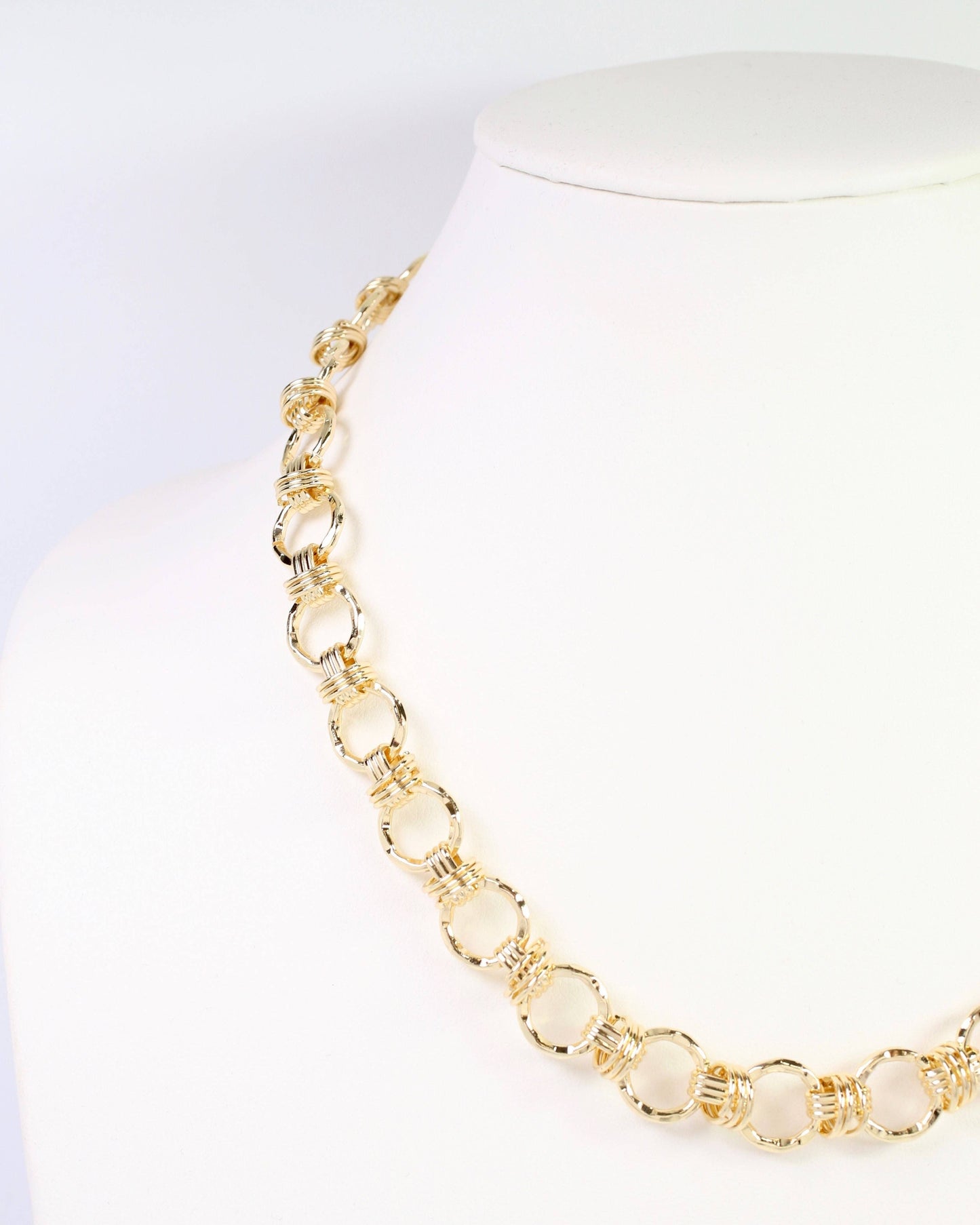 Newark Circle Link Necklace Gold