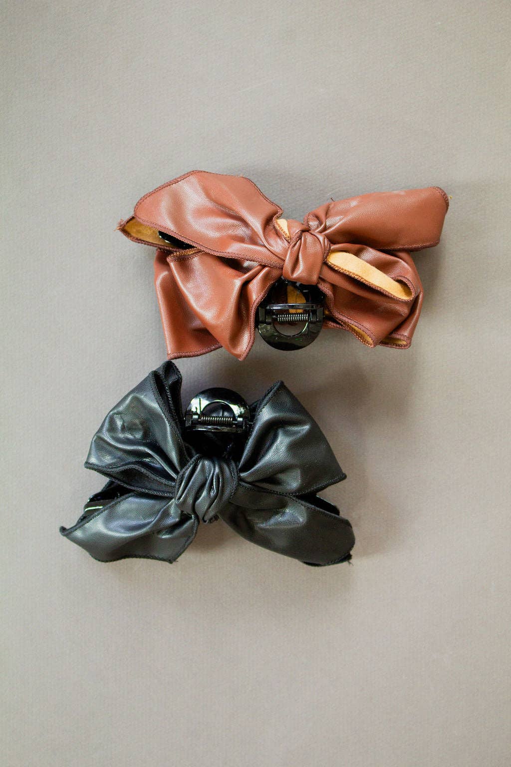Andi Grand Leather Bow Claw Clip Brown