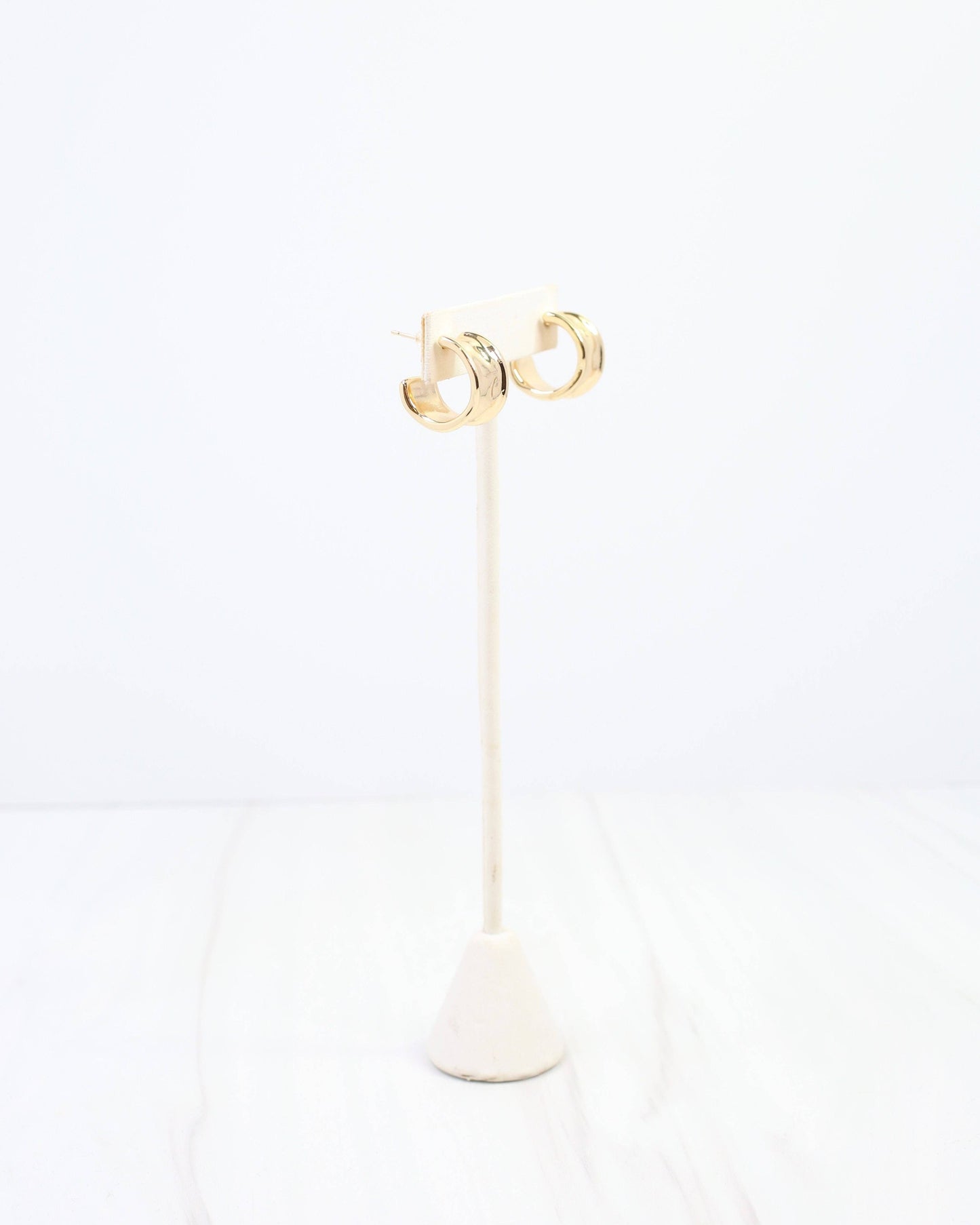 Port Gibson Hammered Hoop Earring Gold