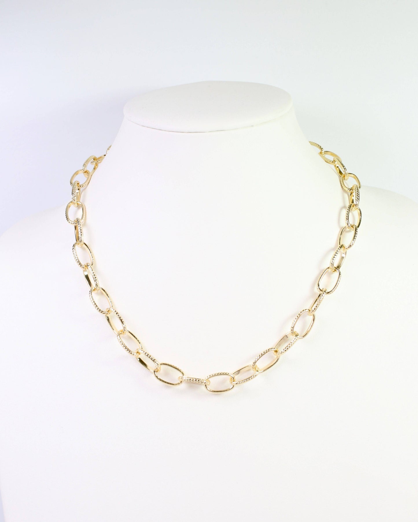 Niles Textured Link Necklace Gold