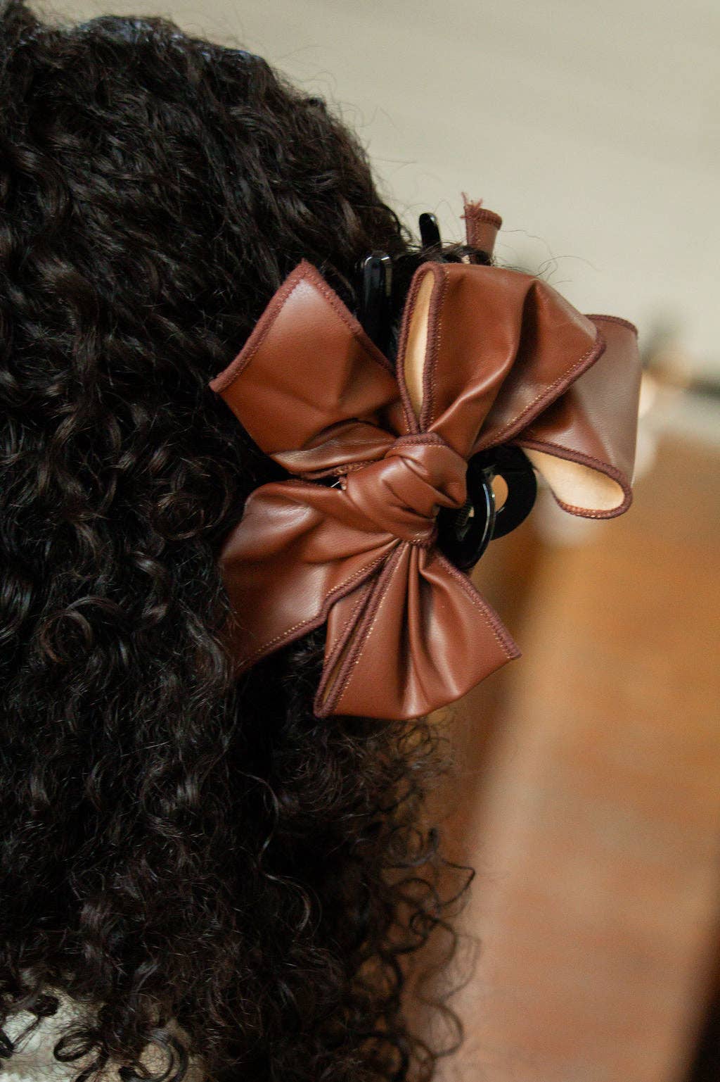 Andi Grand Leather Bow Claw Clip Brown