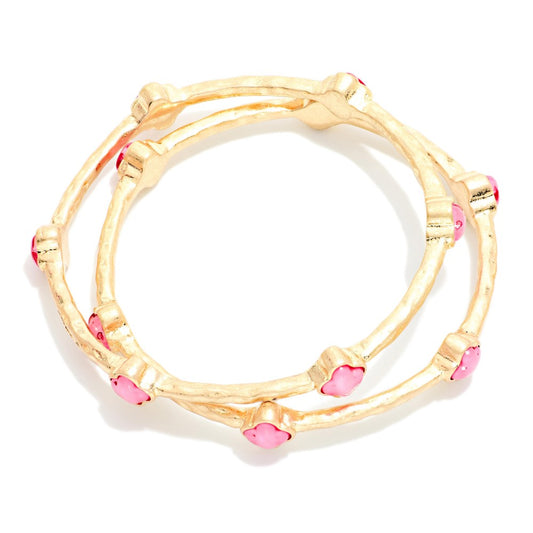 Set Of Two Hammered Metal Tone Bangle Bracelet Featuring Glitter Resin Clover - Pink