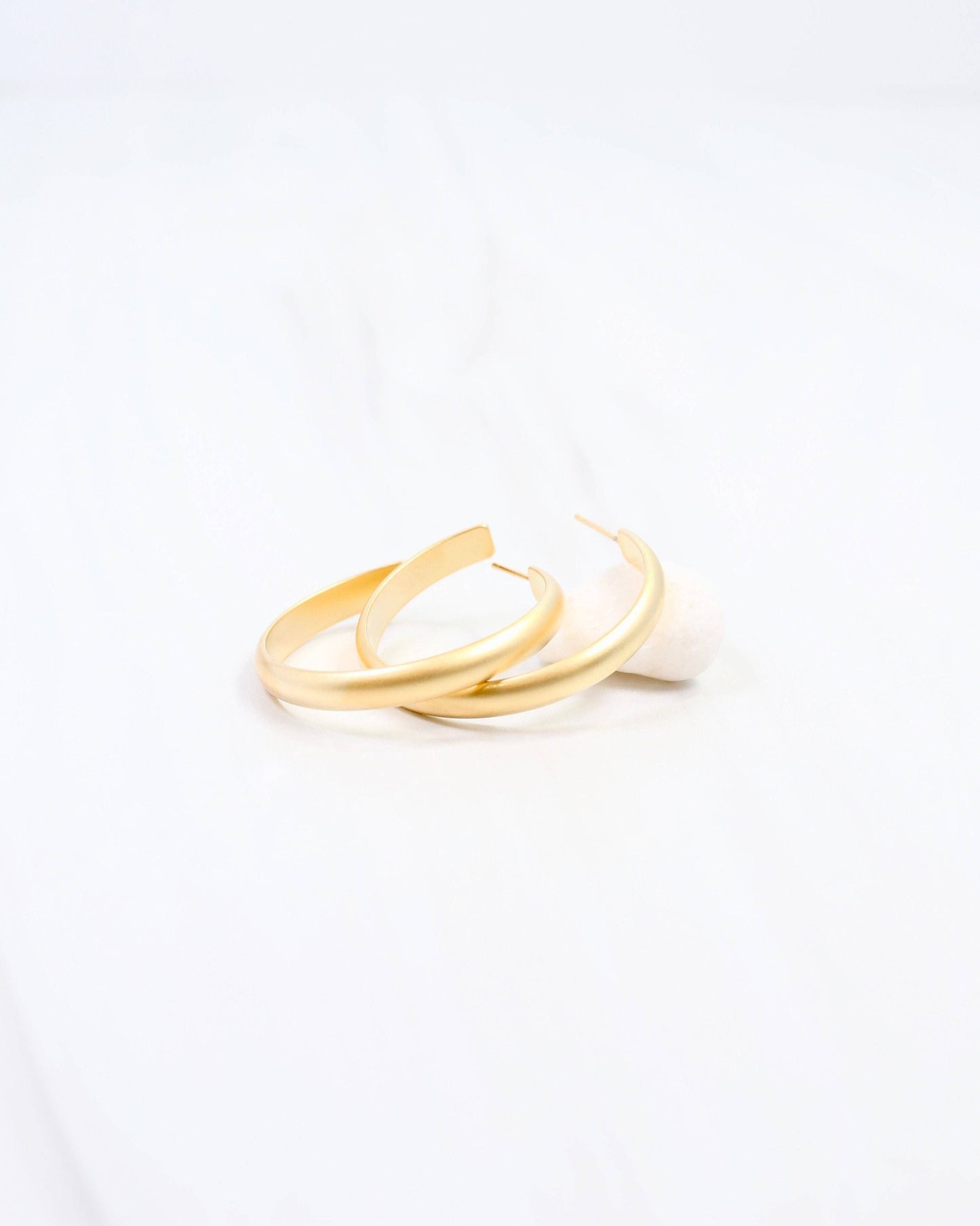 Edison Hoop Earring WR Matte Gold