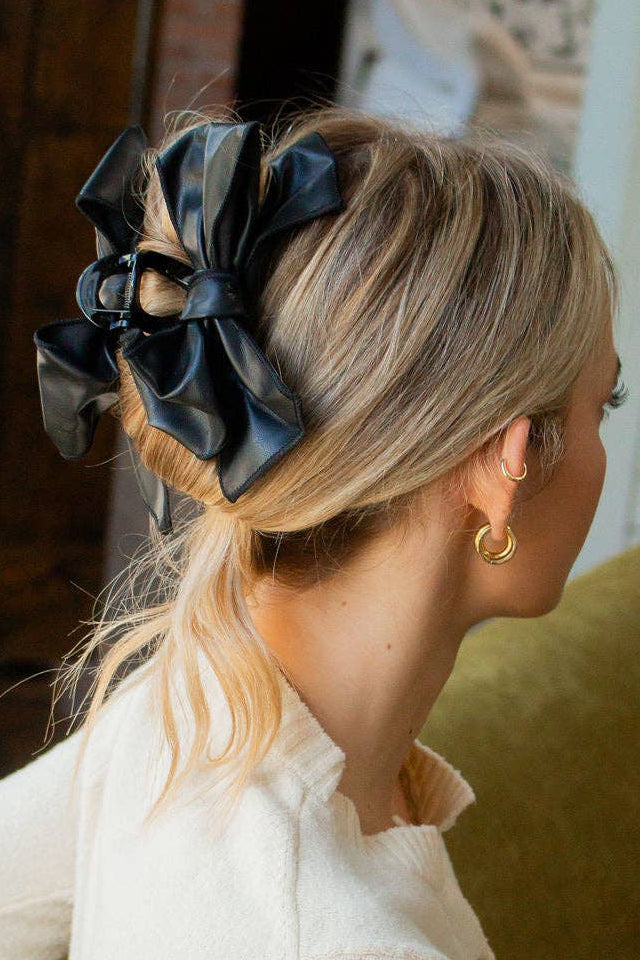 Andi Grand Leather Bow Claw Clip Black