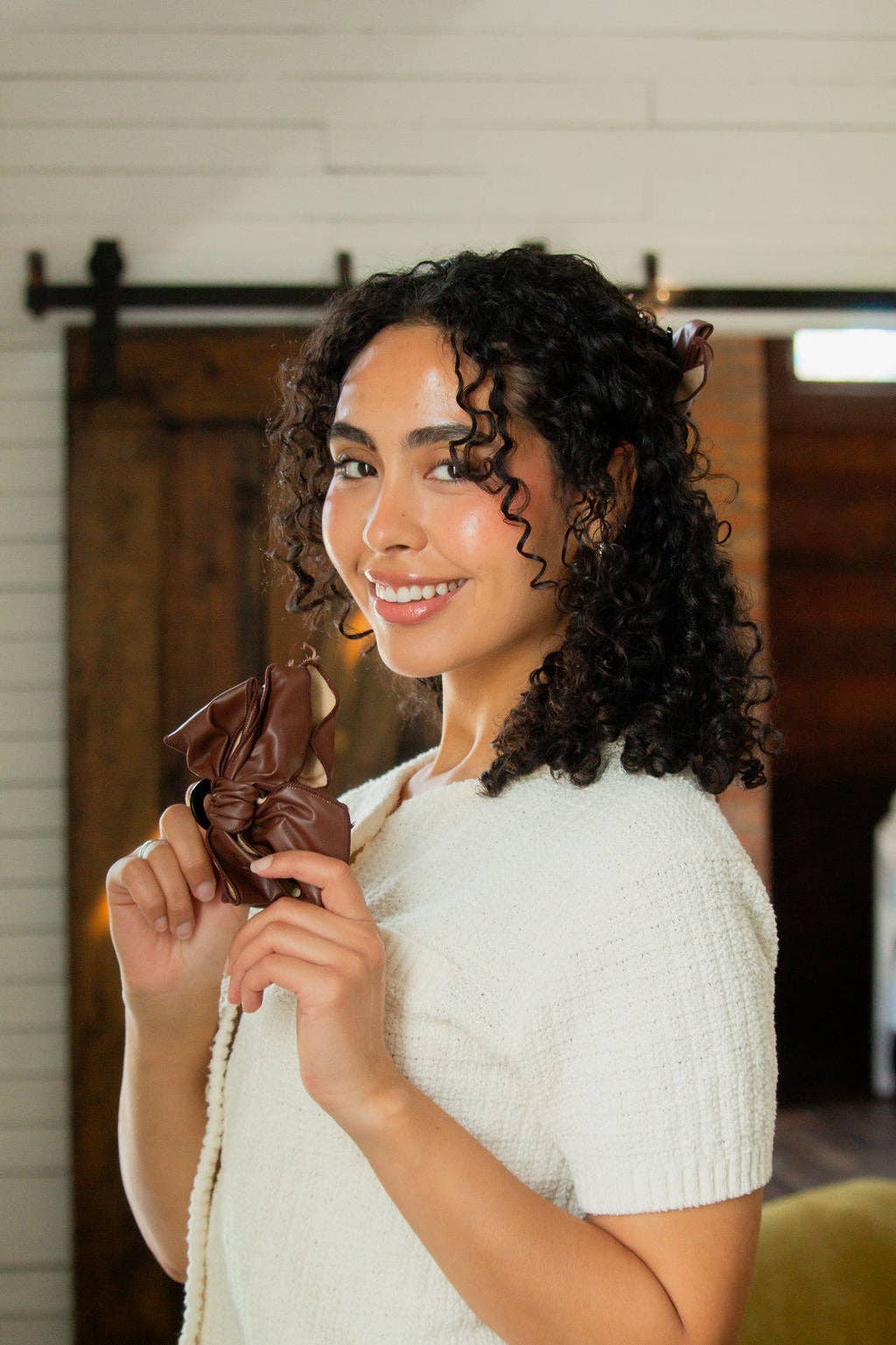 Andi Grand Leather Bow Claw Clip Brown