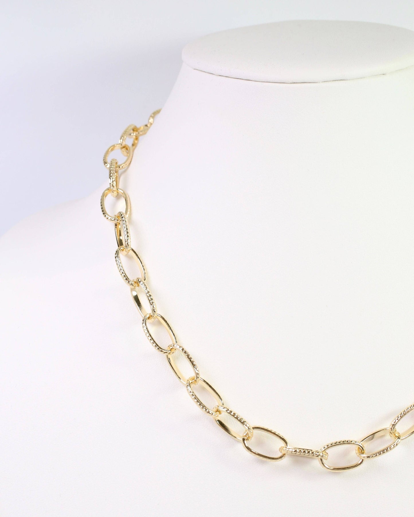 Niles Textured Link Necklace Gold