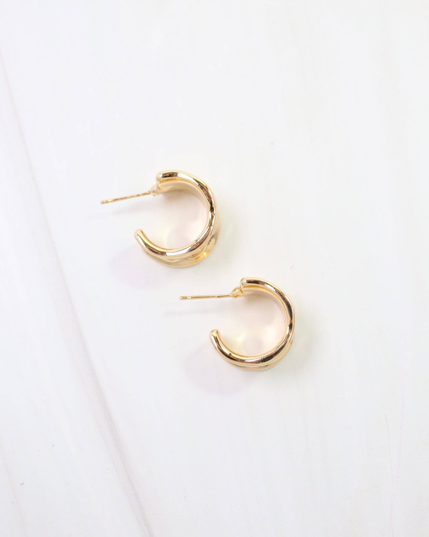 Port Gibson Hammered Hoop Earring Gold